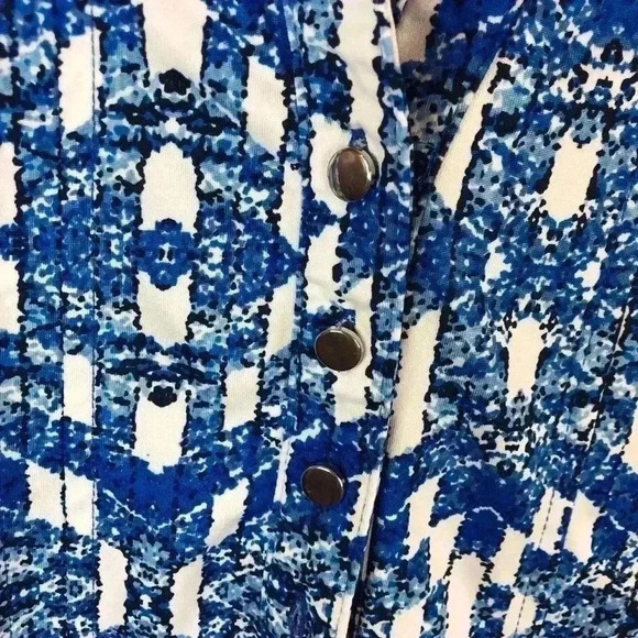 New Directions Belk Brand Womens 2X blue and white geometric print blouse - Picture 2 of 4